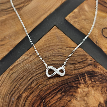 Mō āke tonu Infinity Necklace